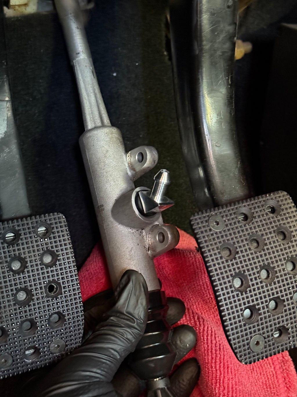 BMW Clutch Master Cylinder Hose Fitting in Metal