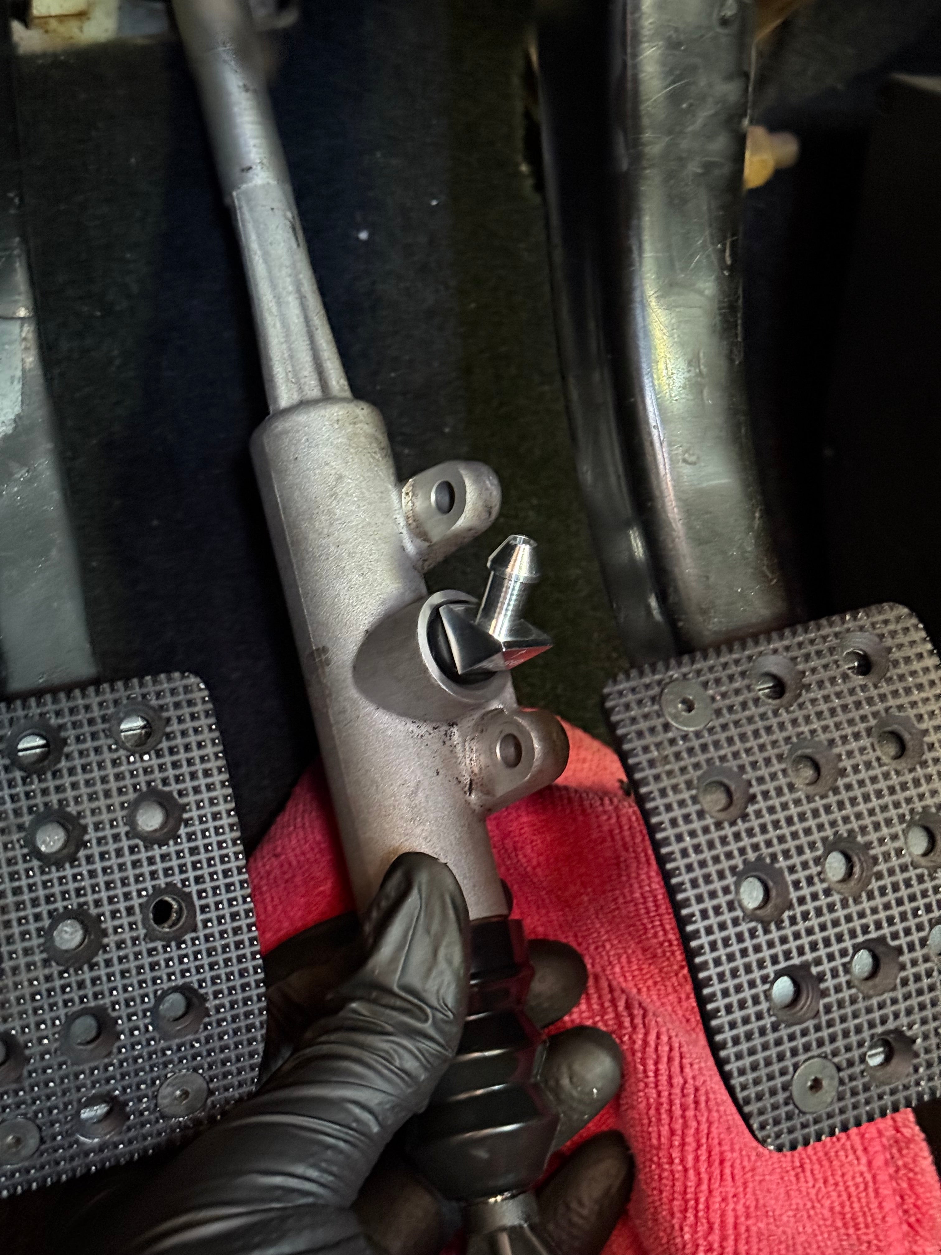 BMW Clutch Master Cylinder Hose Fitting in Metal